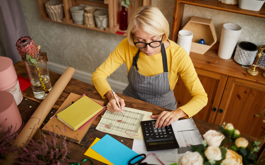 How Monthly Bookkeeping Helps You Prepare For Quarterly Taxes