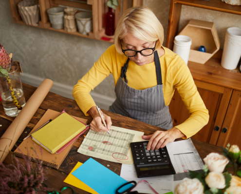 How Monthly Bookkeeping Helps You Prepare For Quarterly Taxes